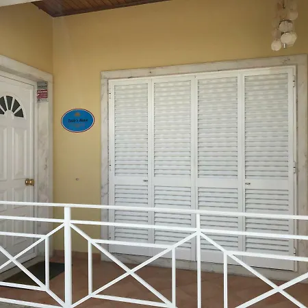 Uncle's House Sesimbra